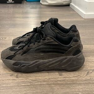 YEEZY boost 700 black US men 5/women 6.5